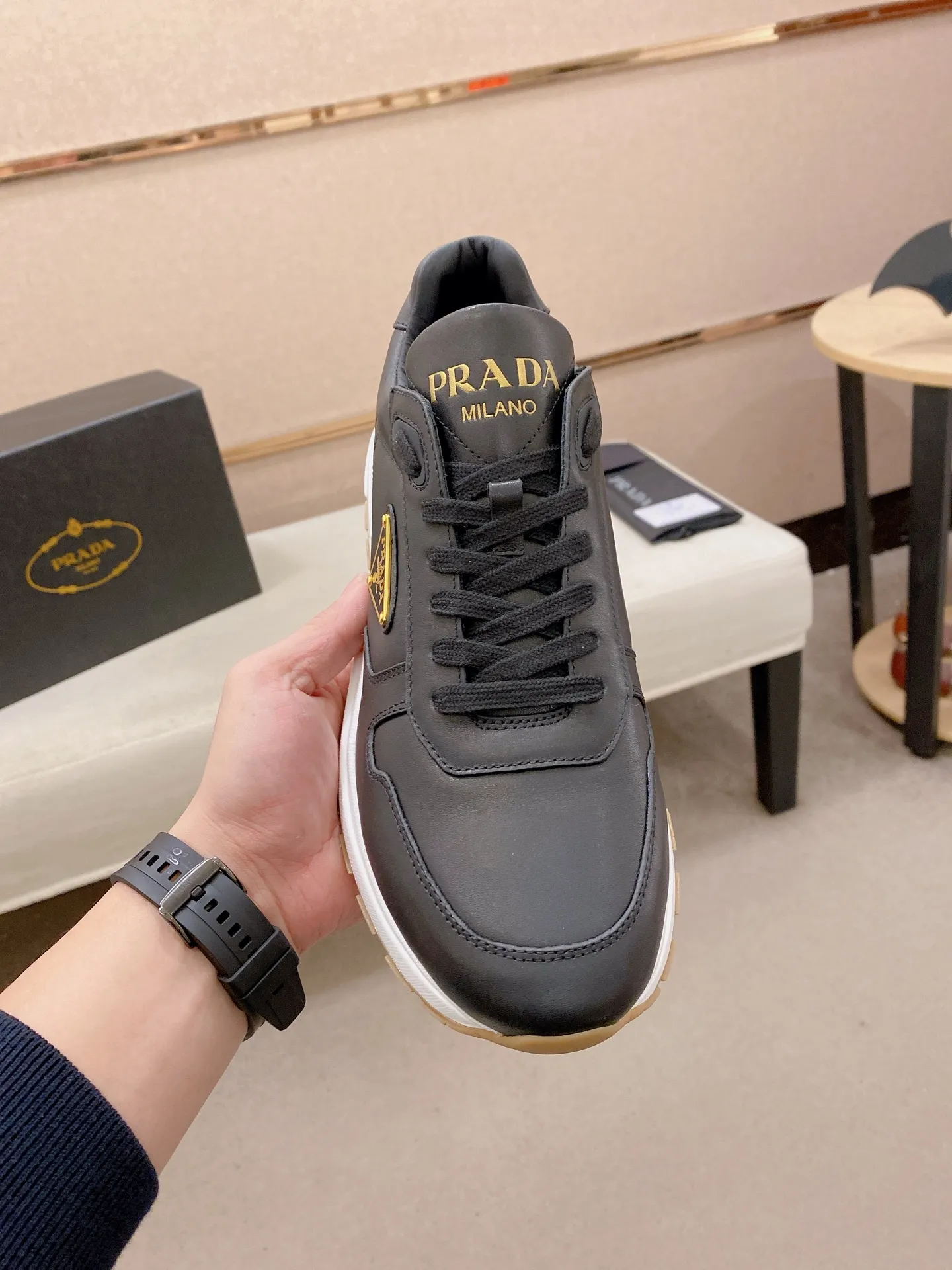 Factory price 600💰 ✔️✔️✔️Higher version High-quality new PRADA (Prada) counters are on the market at the same time. The new men's shoes and 😘fabrics are made of selected first-layer cowhide with superb craftsmanship. Lining: Full cowhide lining. 👍🏿 High-end ☄️ air-cushion molded anti-slip rubber outsole, exquisite lines, simple and elegant, comfortable and high-end for leisure travel. Code number: 38 to 44. 45.46 customized